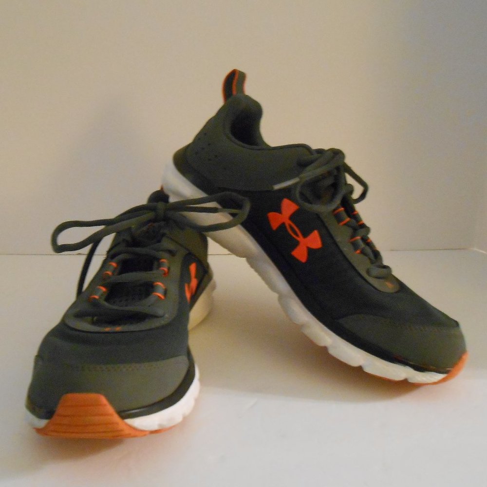 Under Armour Youth ASSERT 7 Sneakers Great condition Boys Grey Orange